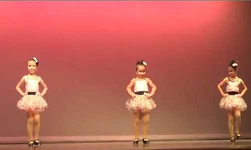 Bé gái 6 tuổi nhảy khiến 20 triệu người há hốc mồm