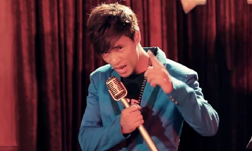 Lệ Rơi “cướp micro” của Hồ Việt Trung trên sân khấu