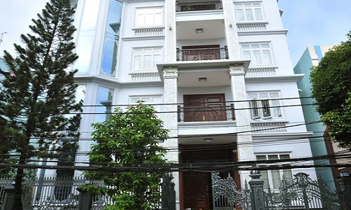 Choáng ngợp với dinh thự trăm tỷ của ca sĩ Trang Nhung