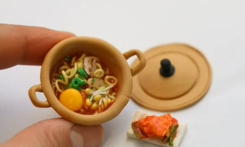Món mì “Ramen” từ đất sét nhìn như thật gây ngỡ ngàng