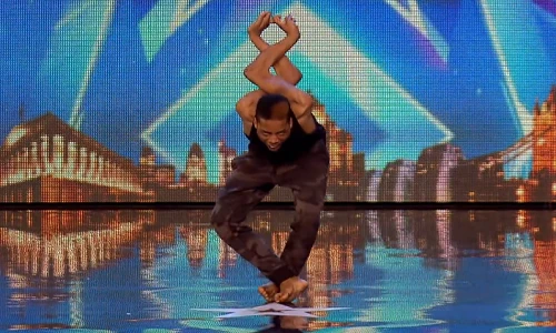 Anh chàng vũ công với điệu nhảy bẻ khớp khiến khán giả kinh ngạc