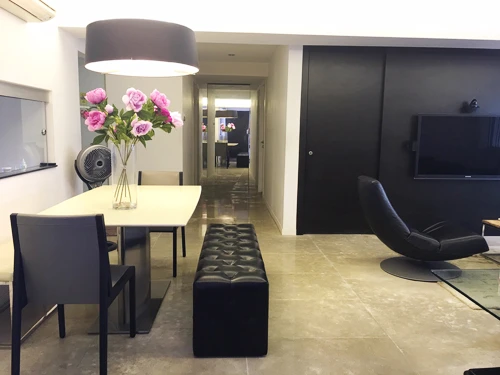 Nhà hiện đại, sang trọng của cặp vợ Việt chồng ngoại ở Singapore