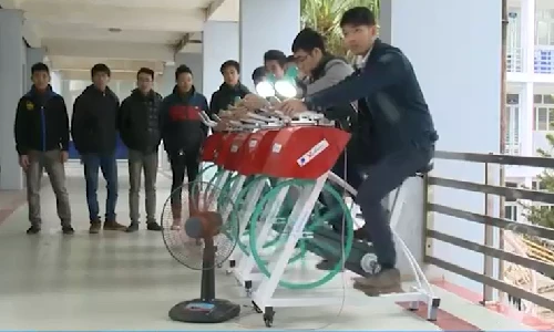 Kỳ lạ xe đạp tập thể dục có khả năng... phát điện