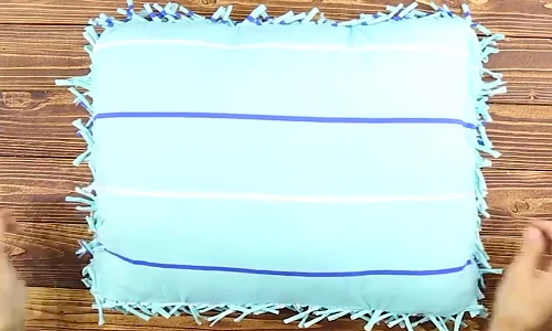 Biến áo phông thành vỏ gối siêu đẹp mà không cần khâu