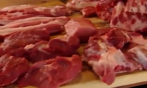 Thịt ngậm kháng sinh và hóa chất đang đe dọa con người