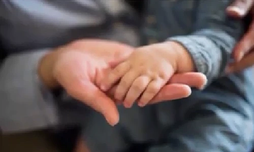 Kỳ lạ cậu bé mới 1 tuổi đã dậy thì