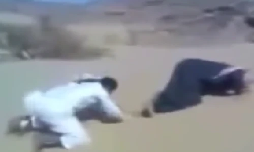 Clip người đàn ông bị lũ bạn chơi xấu