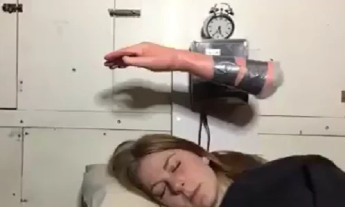 Chết cười với đồng hồ báo thức kỳ dị nhất hành tinh