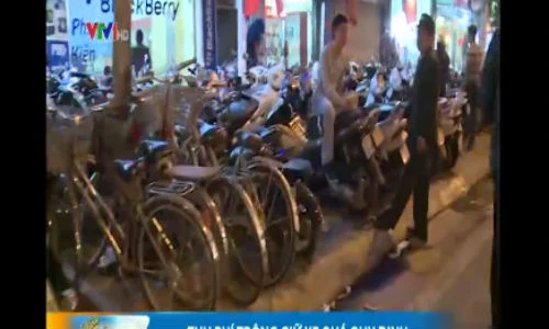 Tận mục các điểm trông xe giá trên trời tại Hà Nội