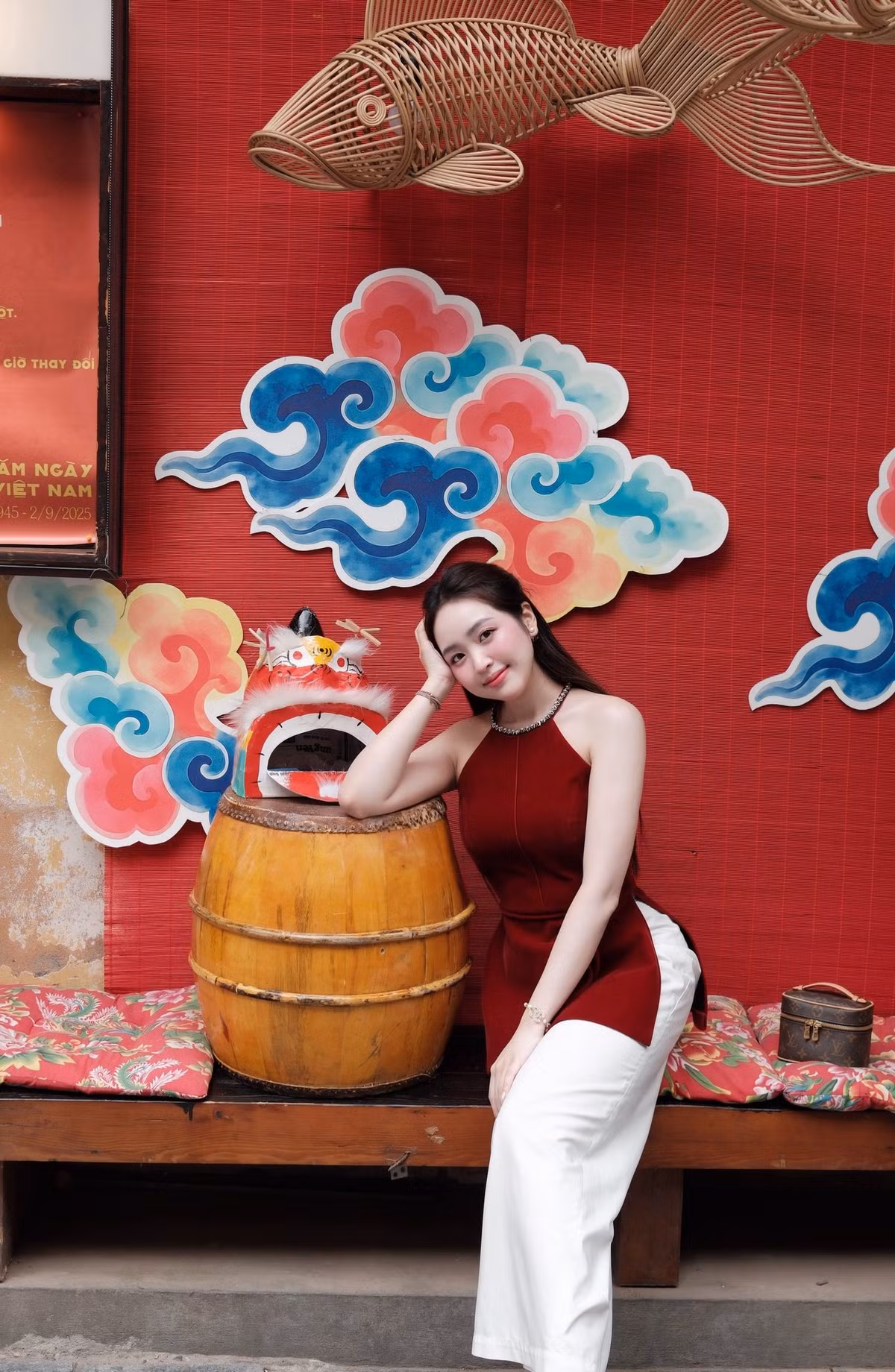 Lê Phương Anh chưa bao giờ khiến người hâm mộ thất vọng về nhan sắc và thần thái, đặc biệt là khi cô nàng "nhá hàng" những khoảnh khắc đẹp lung linh, đậm chất lễ hội. (Ảnh: FBNV)