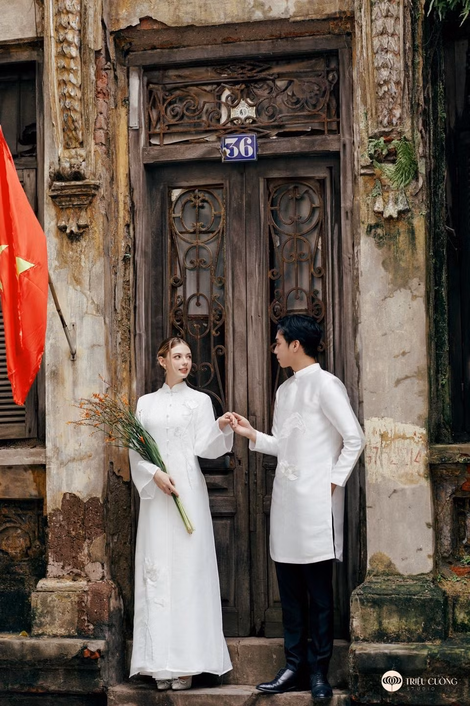Chàng trai Nghệ An sinh năm 2001 đã chứng minh rằng sự chân thành, kiên trì và một chút "táo bạo" trong việc kết nối có thể giúp ta "cưa đổ" được người trong mộng, dù họ đến từ bất cứ nơi đâu. (Ảnh: Trieu Cuong Studio)
