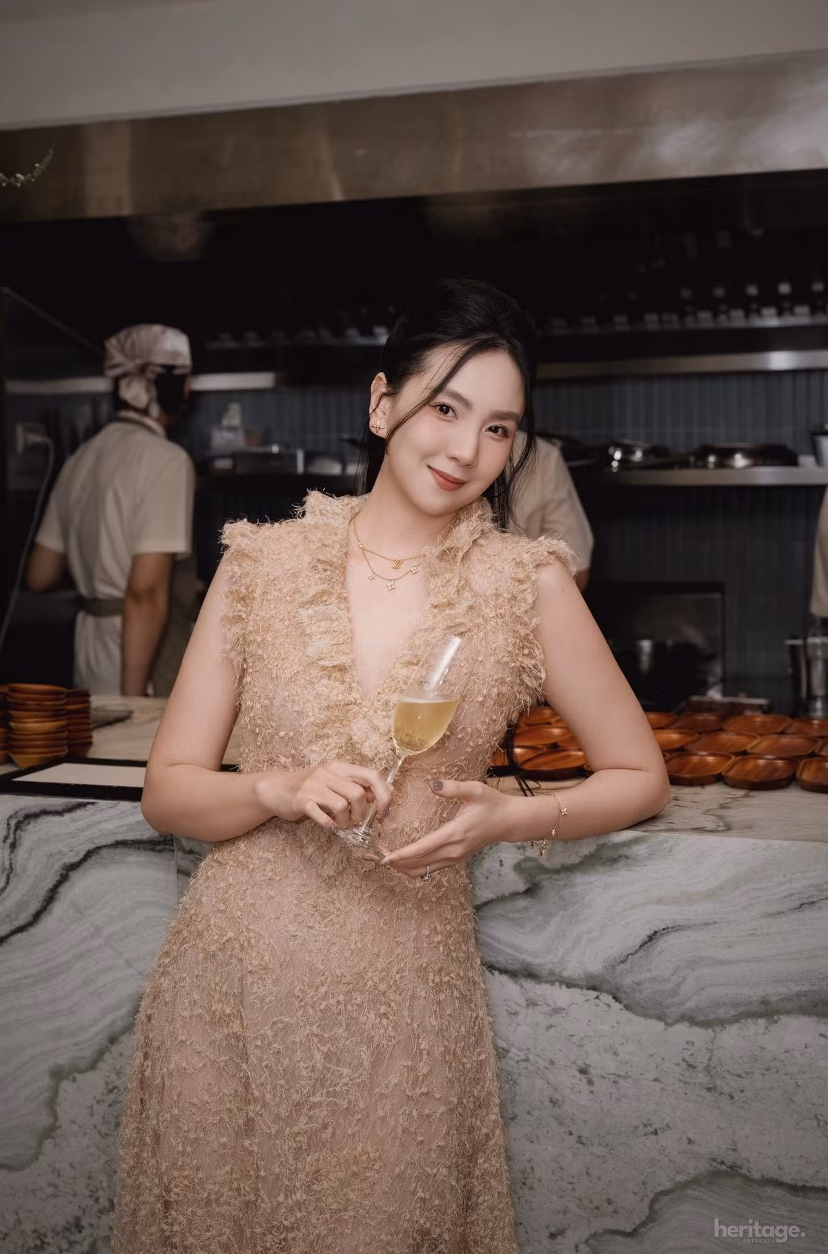 Nhìn vào hình ảnh Mai Ngọc hiện tại, người hâm mộ cảm nhận được "cô gái thời tiết" ngày càng toát lên vẻ đẹp nhuận sắc, mặn mà của người phụ nữ đang viên mãn trong tình yêu và cuộc sống. (Ảnh: FBNV)
