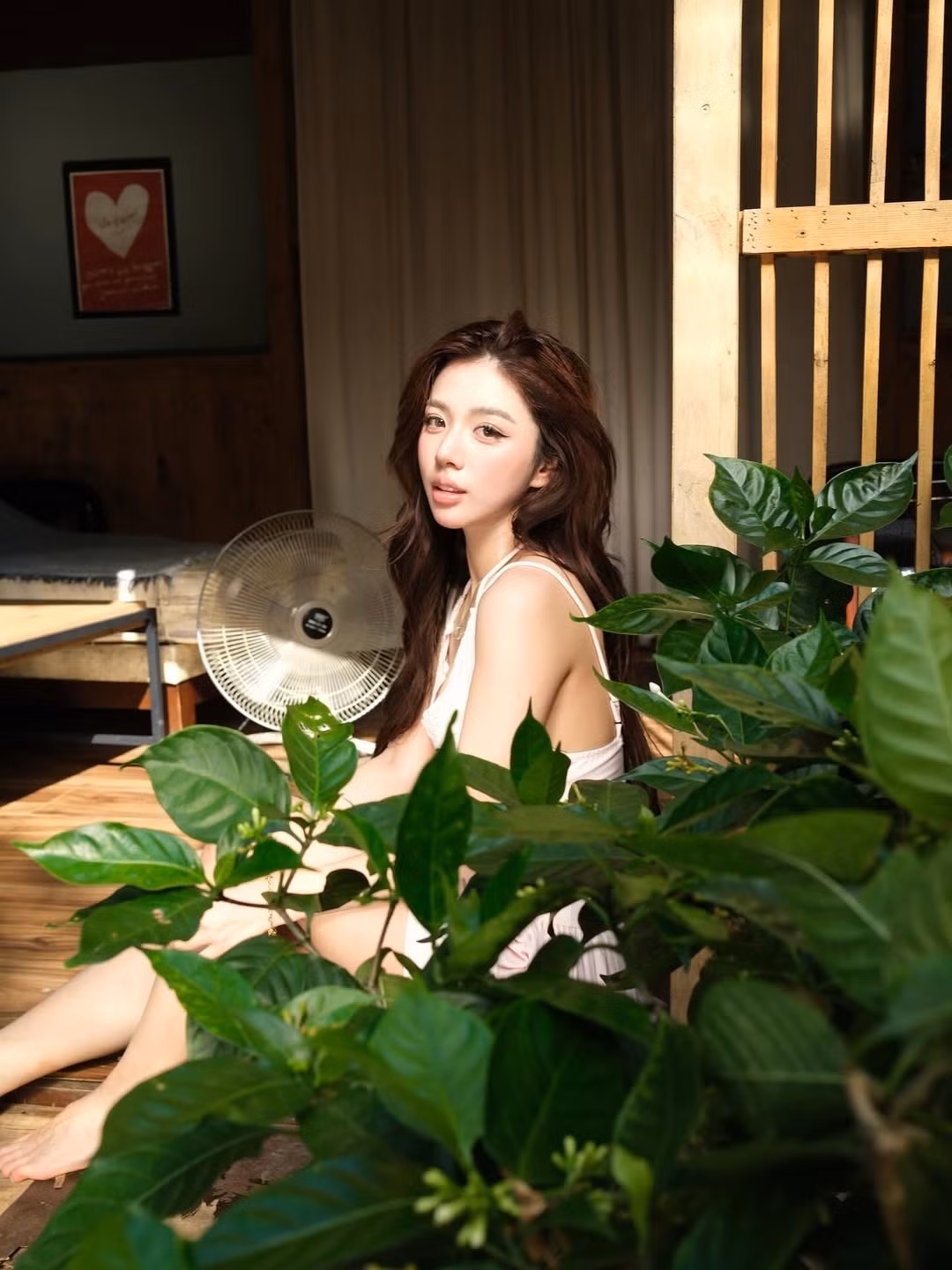 Phan Thị Minh Hằng từng "gây bão" mạng xã hội vào năm 2019 khi chia sẻ câu chuyện "lột xác" ấn tượng của mình.