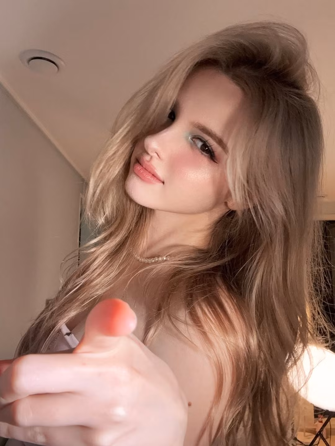 Sự nổi tiếng của cô lan rộng khắp châu Á với lượng người theo dõi khổng lồ trên các nền tảng mạng xã hội với hơn 3 triệu lượt follow trên Instagram và hơn 13 triệu người theo dõi trên TikTok. (Ảnh: IGNV)