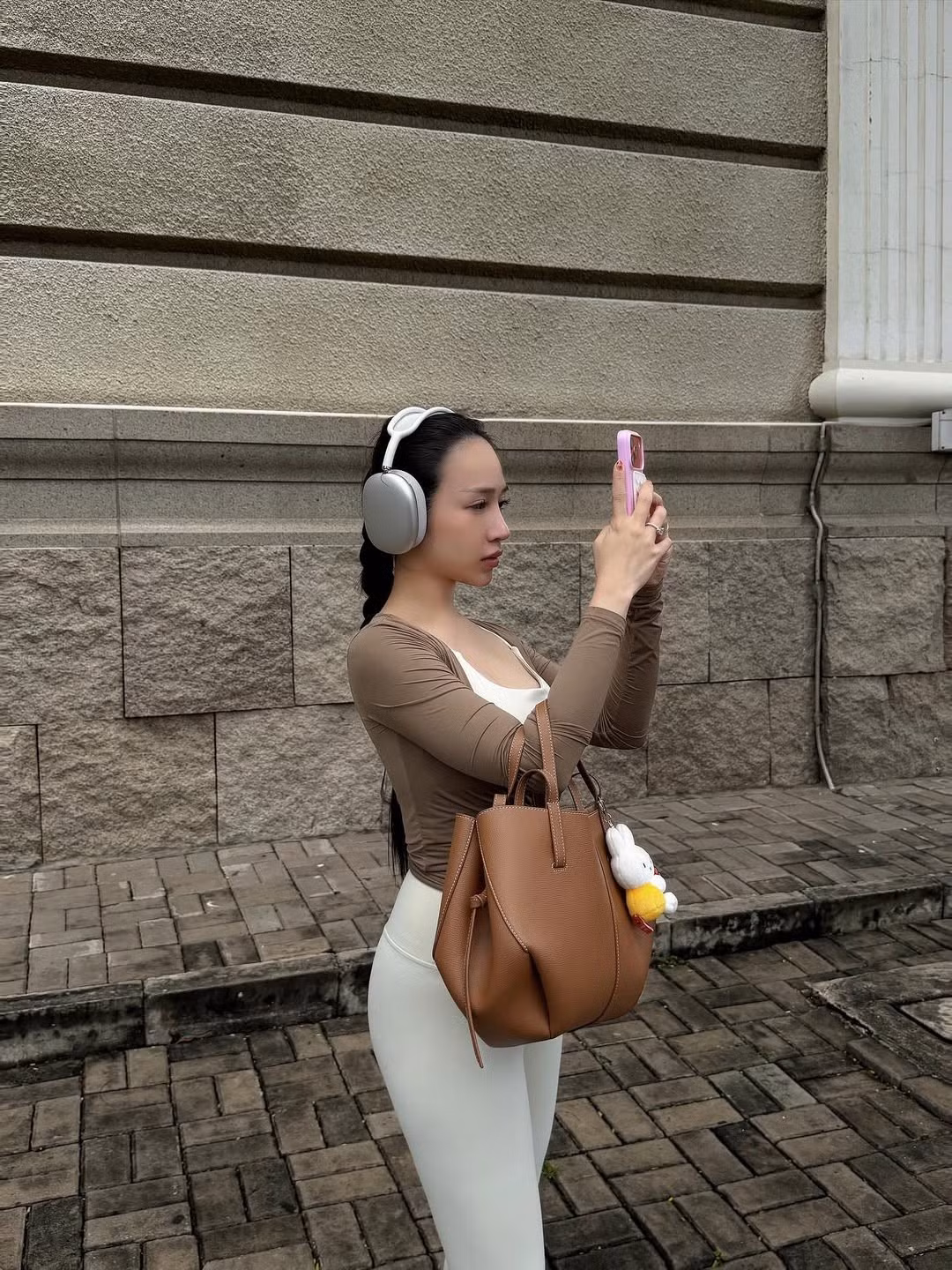 Dù đã là mẹ bỉm của 4 nhóc tì (bé Jayden, Jayla, Jayson và Jayric), nhưng Joyce Phạm luôn duy trì phong độ nhan sắc và hình thể đáng ngưỡng mộ. (Ảnh: FBNV)