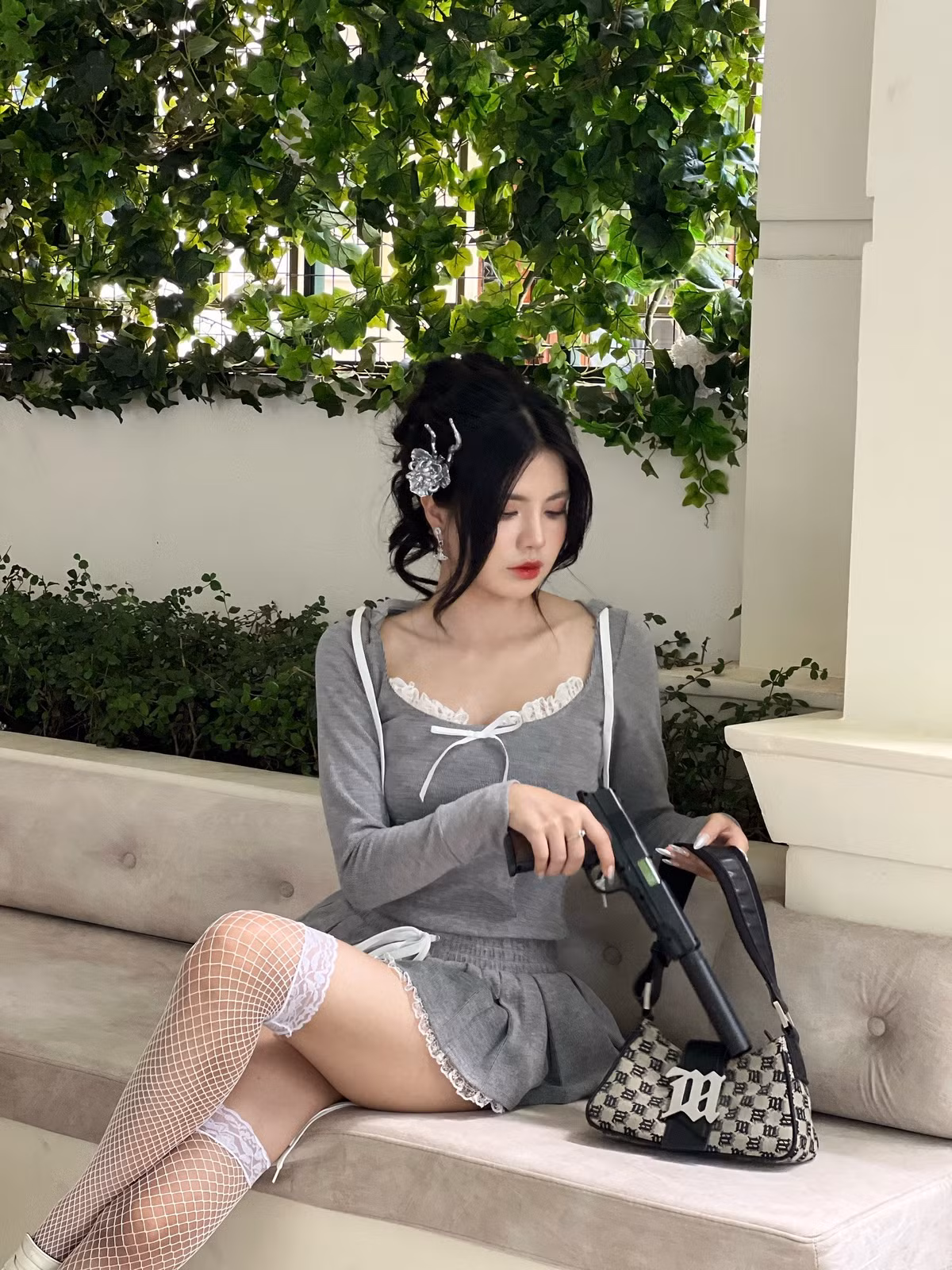 Dù luôn bận rộn với vai trò MC cho các giải đấu lớn như VCS (Giải vô địch Liên Minh Huyền Thoại Việt Nam) và các dự án cá nhân, Mai Dora vẫn luôn chăm chút kỹ lưỡng cho vẻ ngoài. (Ảnh: IGNV)