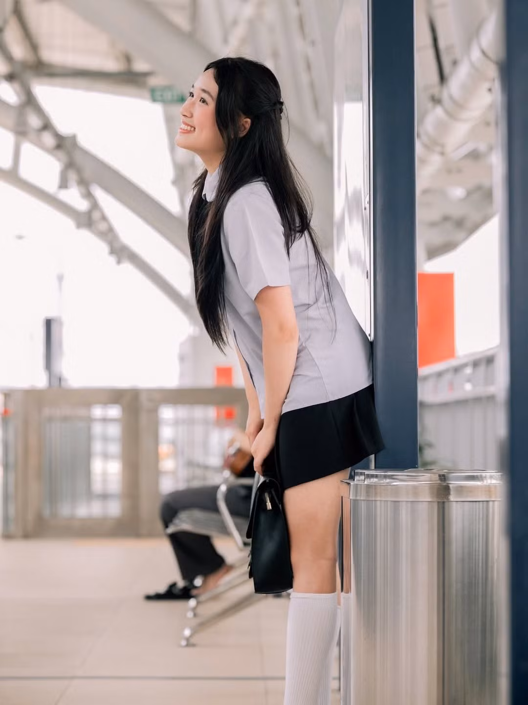 Jenny Huỳnh (tên thật là Huỳnh Việt Hoàng Vy, sinh năm 2005) là một trong những YouTuber Gen Z có sức ảnh hưởng trong giới trẻ. Nổi lên từ năm 15 tuổi với những vlog về cuộc sống thường ngày tại Mỹ và Việt Nam, cô nàng chinh phục khán giả bởi tính cách chân thật, hài hước và thành tích học tập "con nhà người ta". (Ảnh: IGNV)