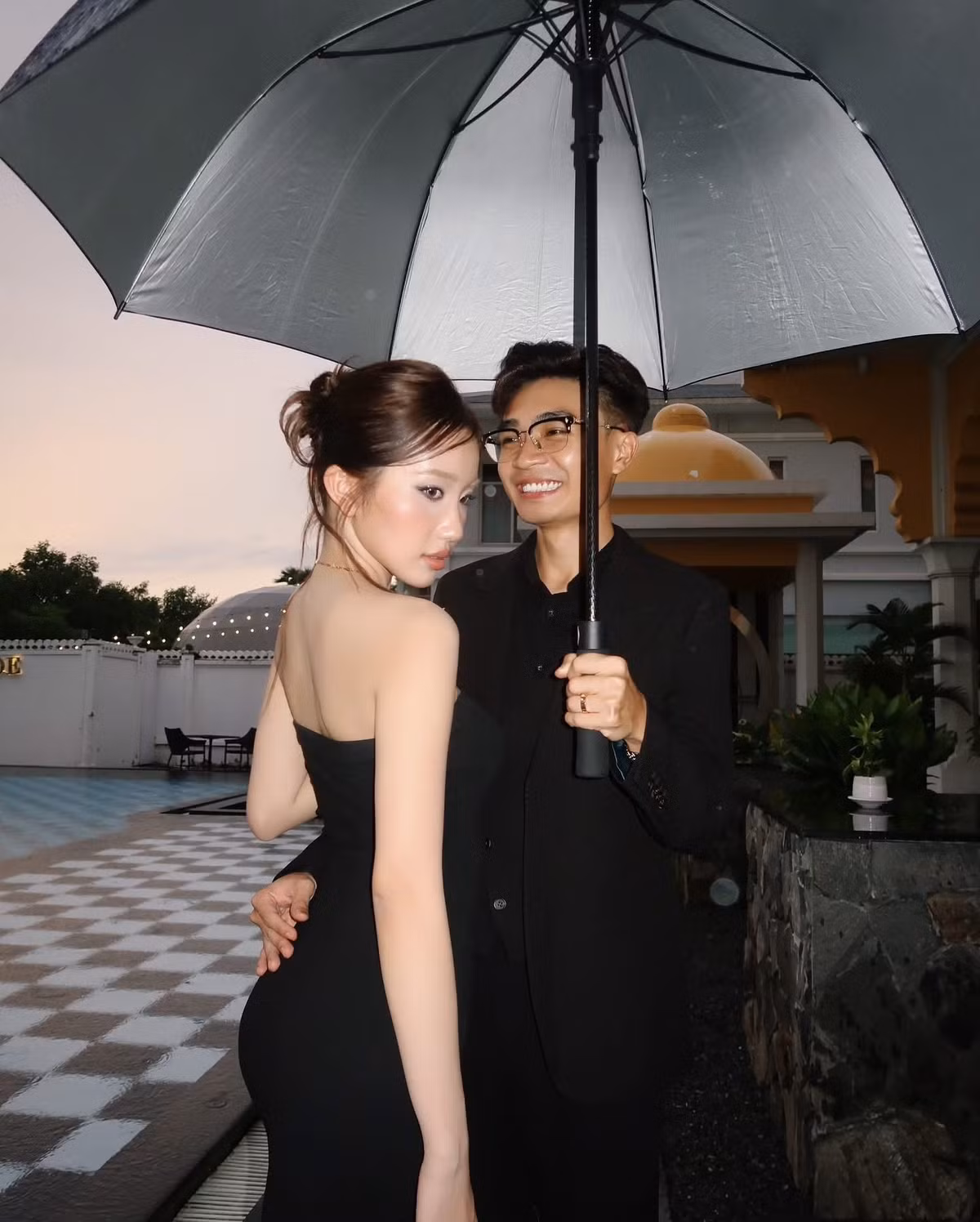 Cộng đồng mạng những ngày qua đang "dậy sóng" trước nghi vấn rạn nứt hôn nhân giữa hot TikToker Huyền 2k4 và thiếu gia Bụt (Duy Nhỏ).