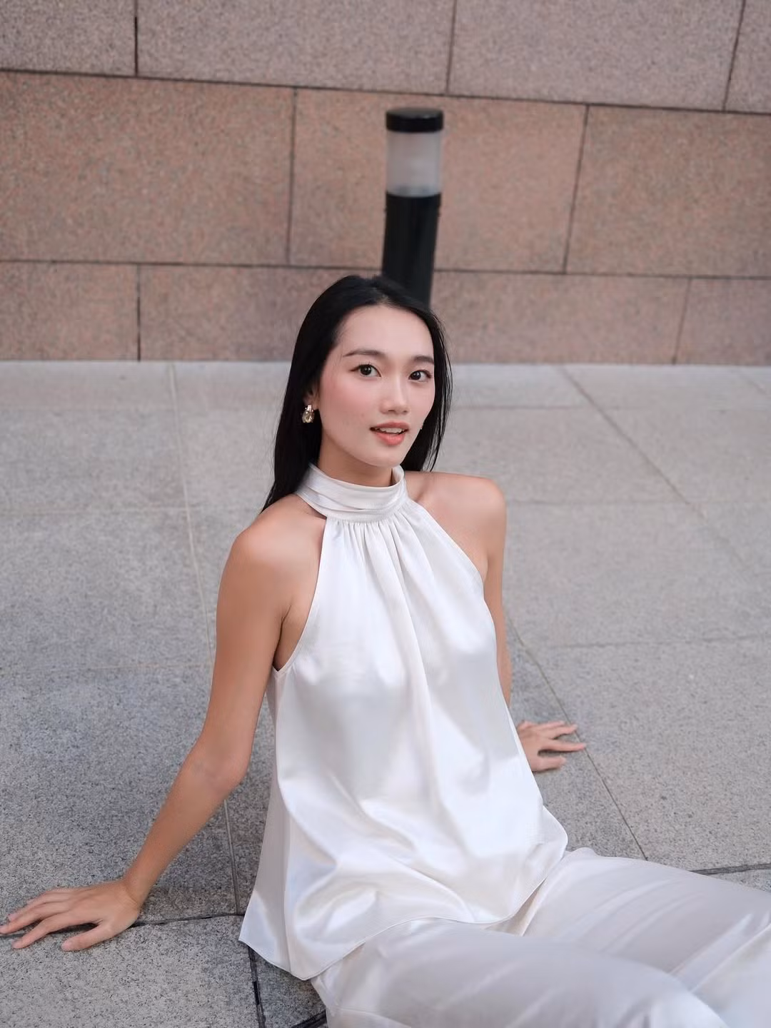 Trong khi đó, Quỳnh Anh là người mẫu, Á quân The Face Vietnam 2018, Quán quân Supermodel Me - Tôi là Siêu mẫu châu Á 2021 và Á hậu 1 Miss Universe Vietnam 2024. (Ảnh: IG @quynhanh.ng99)