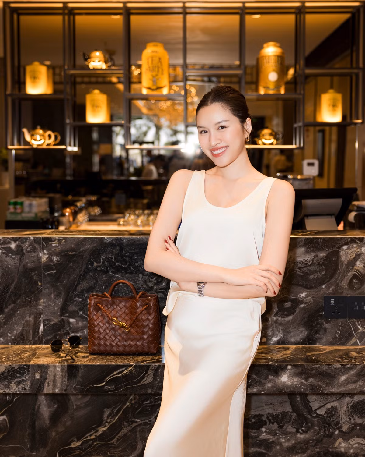 Nữ MC được đánh giá cao về gu thời trang sành điệu và cá tính. Với lợi thế hình thể chuẩn người mẫu, đặc biệt là đôi chân dài và số đo ba vòng ấn tượng (khoảng 85-61-89 cm), cô thường xuyên lựa chọn những bộ cánh ôm sát, tôn lên đường cong quyến rũ.