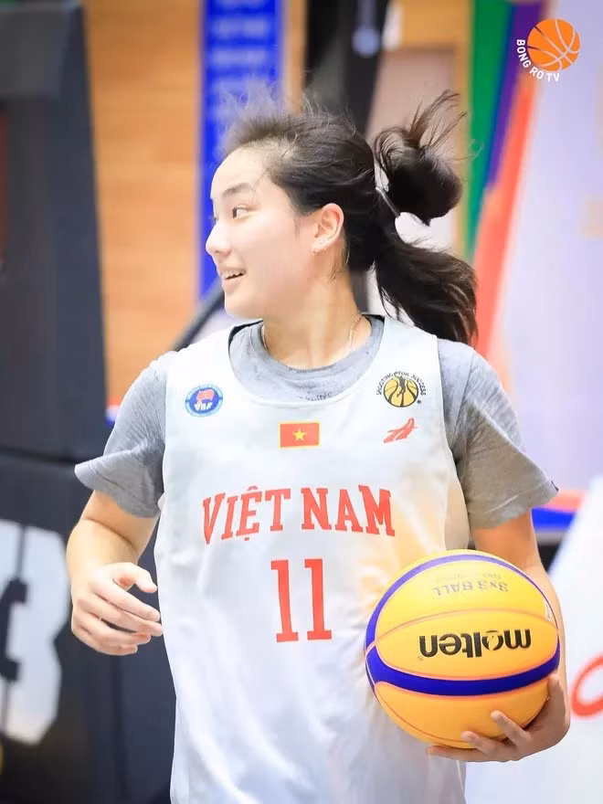 Ban tổ chức chủ nhà Thái Lan vừa công bố lịch thi đấu chính thức môn bóng rổ SEA Games 33. Được biết, đội tuyển Bóng rổ nữ Việt Nam nằm ở Bảng B cùng với Singapore, Thái Lan và Lào. Đây là nội dung Việt Nam đang giữ HCV, và Trương Twins cùng đồng đội sẽ phải đối mặt với áp lực bảo vệ ngôi vương.