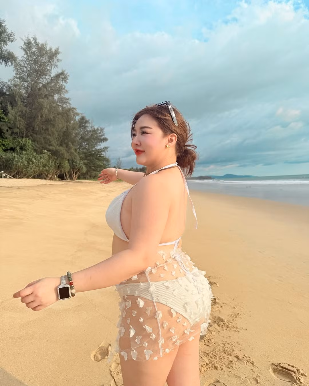 Cô luôn khẳng định rằng: "Vẻ đẹp không nằm ở số đo, mà ở sự tự tin khi bạn dám yêu chính mình."