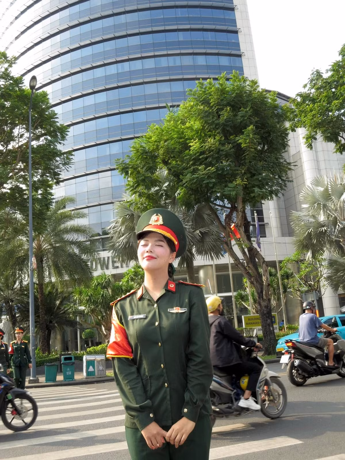Sau đó May Ngoan công khai gọi Lâm Phương là crush, thỉnh thoảng đăng ảnh cô lên MXH. Đến dịp làm nhiệm vụ A80, cả hai có cơ hội gặp lại nhau và chính thức nên duyên. (Ảnh: FB Ngô Lâm Phương)