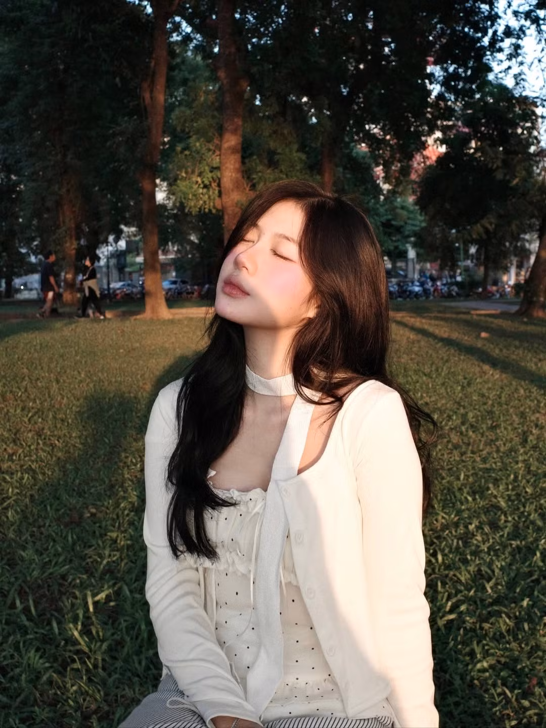 Loạt ảnh mới nhất được cô nàng đăng tải cho thấy Ánh Nguyệt vẫn giữ được nét đẹp trong trẻo, ngọt ngào chuẩn "thanh xuân vườn trường" đã làm nên tên tuổi. (Ảnh: IGNV)