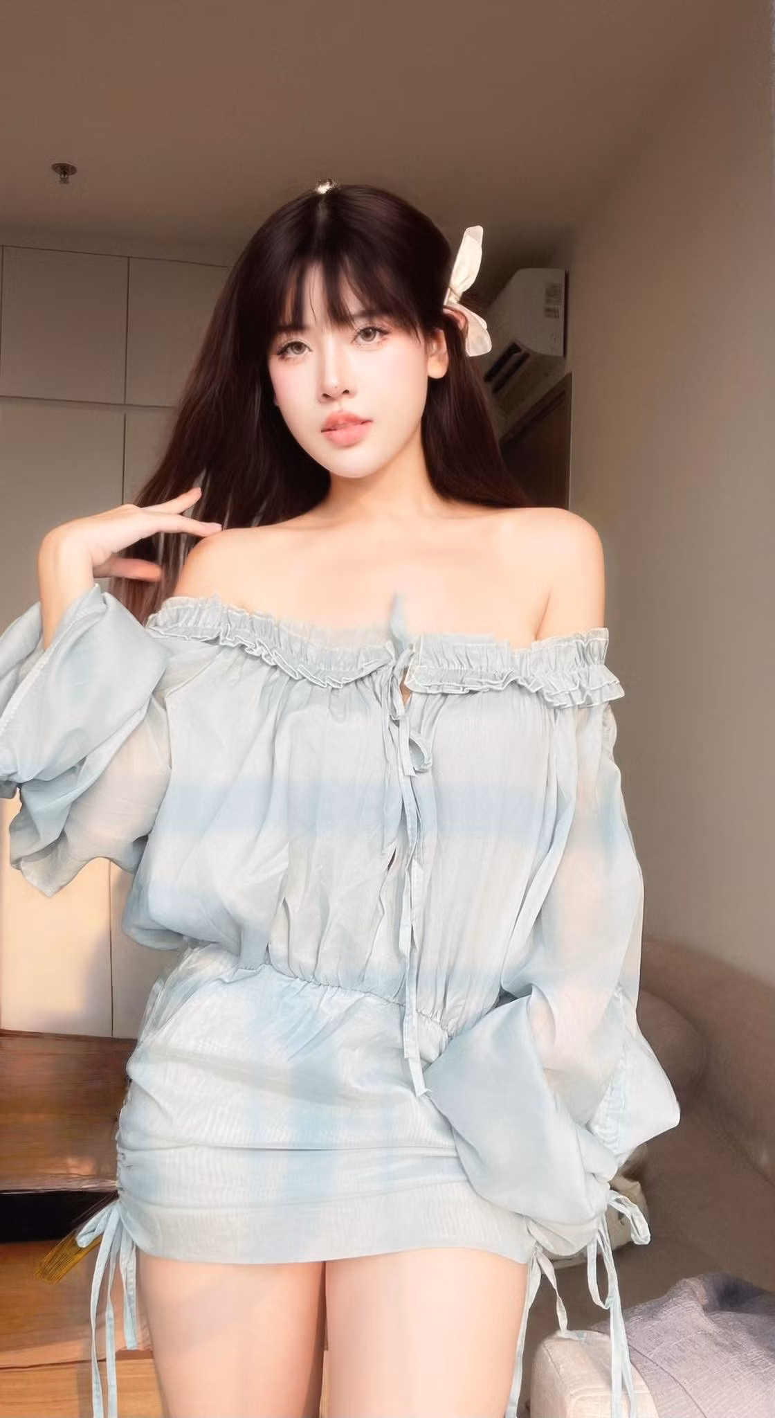 Trước đó, Tố Uyên cũng được biết đến là sinh viên dân tộc thiểu số xuất sắc, được Phó Chủ tịch nước trao bằng khen.