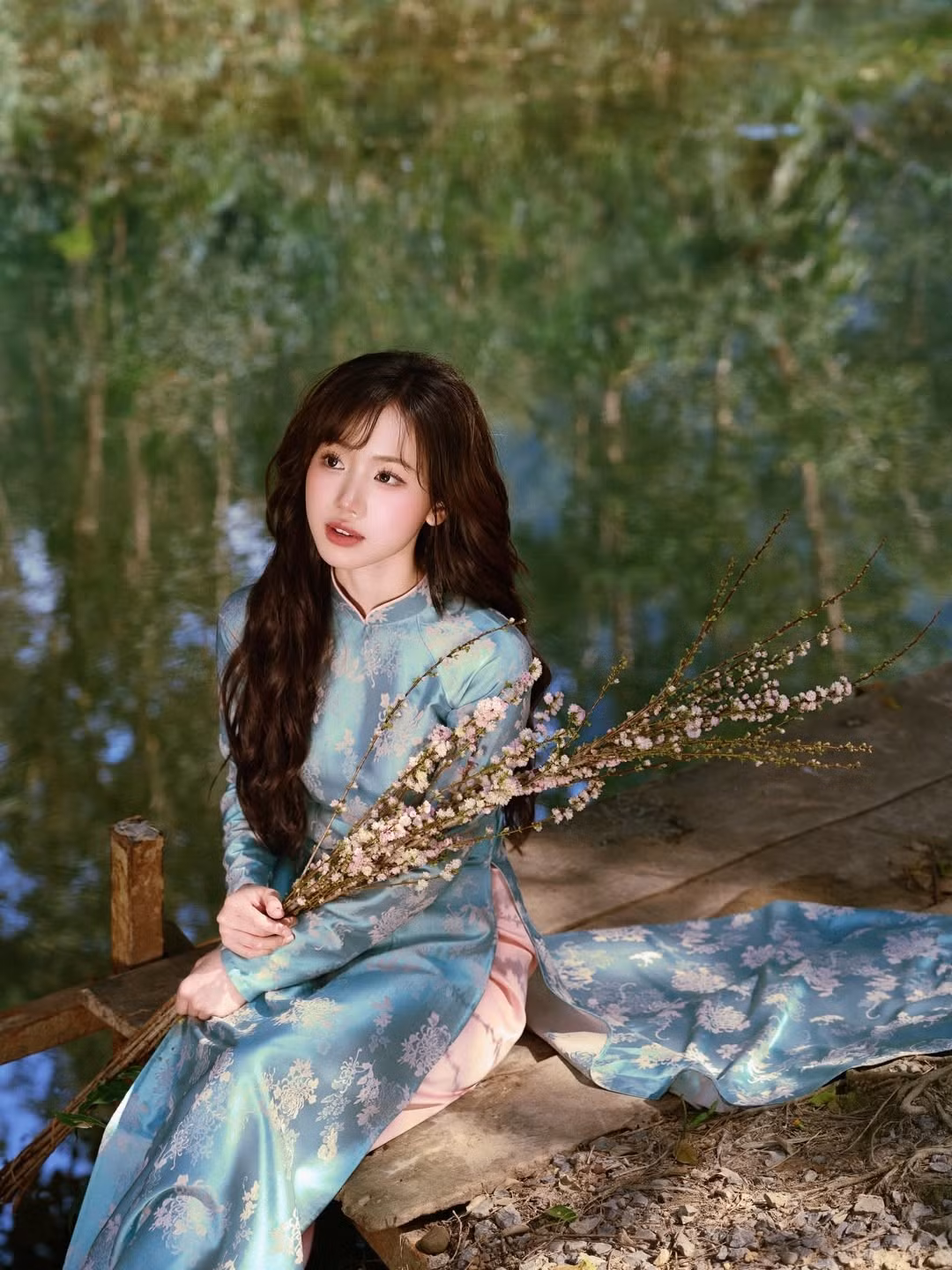 Meichan (Nguyễn Hà Trang, sinh năm 2000) là một YouTuber và nhà sáng tạo nội dung nổi tiếng, nổi bật với thành tích học tập xuất sắc cùng với nhan sắc xinh đẹp, ngọt ngào. (Ảnh: IGNV)