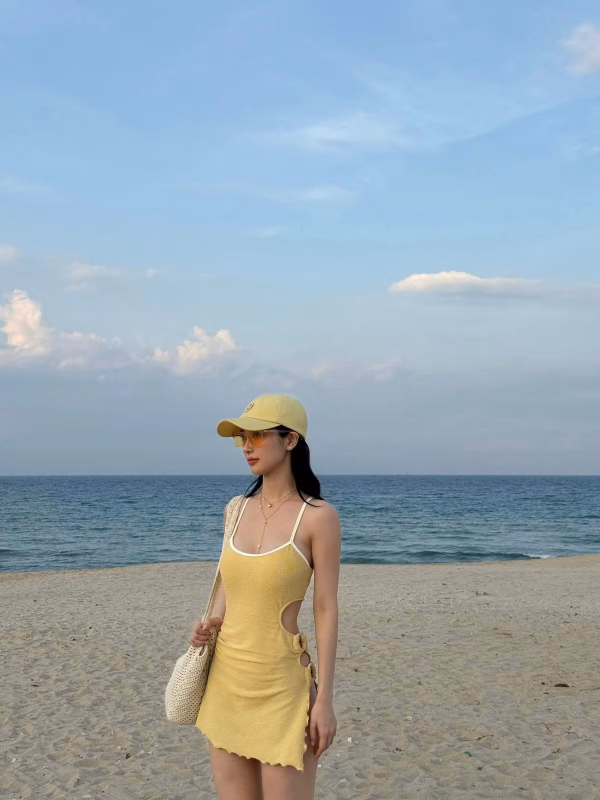 Không còn hình ảnh "ngọc nữ" với vẻ đẹp trong sáng, ngọt ngào, Jun Vũ của hiện tại là một cô gái quyến rũ và đầy tự tin. Sau khi "nâng cấp" vòng một, cô không ngần ngại diện những trang phục gợi cảm, tôn lên đường cong cơ thể. (Ảnh: IGNV)