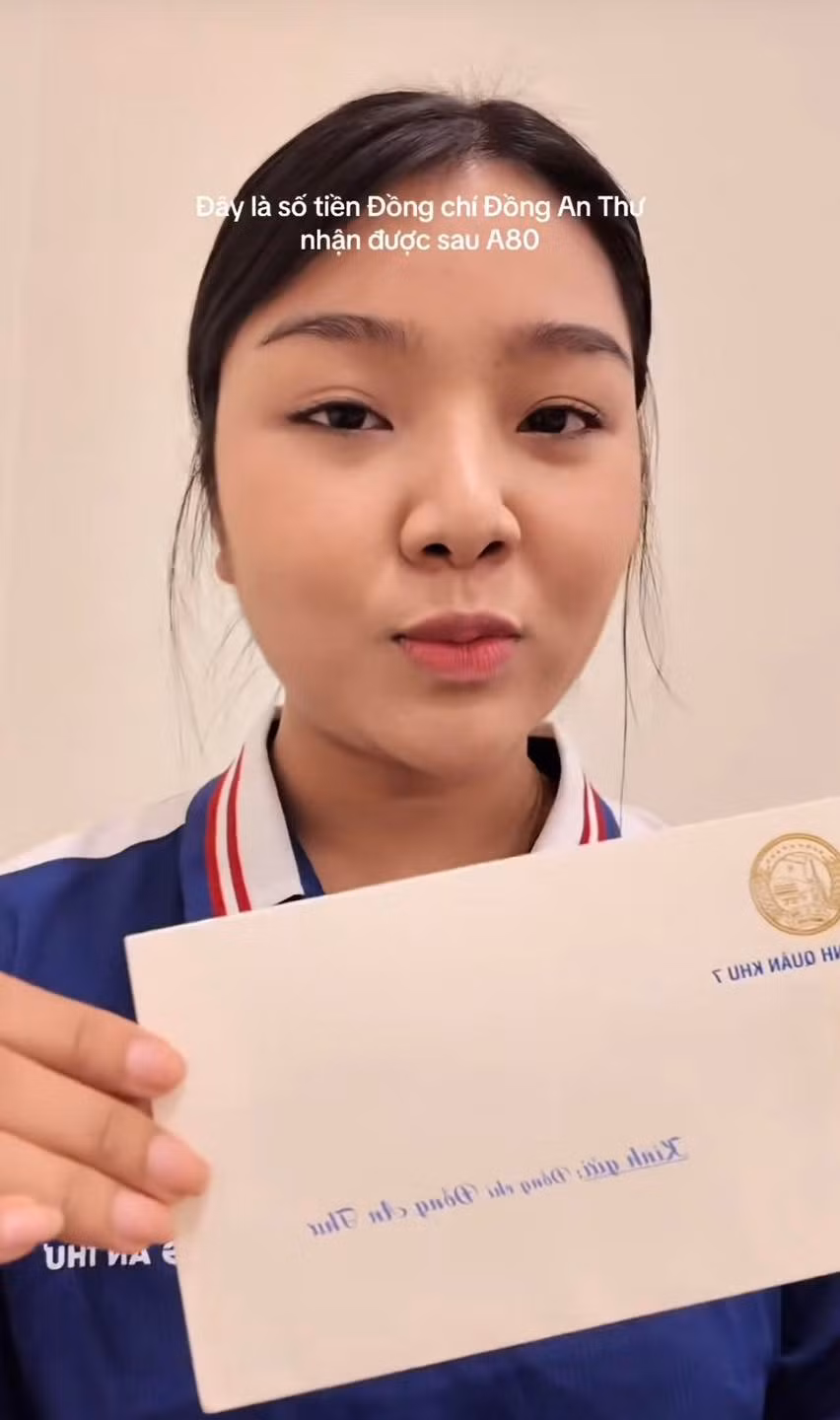 Mới đây, một đoạn video được đăng tải trên tài khoản Tiktok của đồng chí Đồng An Thư - tham gia khối Nữ du kích miền Nam trong lễ diễu binh kỷ niệm Quốc khánh 2/9 trở nên viral, thu hút sự quan tâm của netizen. (Ảnh: Tiktok An Thư Đồng)