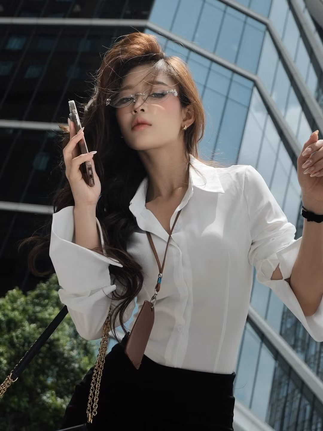 Yến từng được biết đến trong đoạn clip che nắng cho bạn, nổi như cồn trên mạng xã hội năm 2018 và giờ là gương mặt được nhiều nhãn hàng cộng tác cùng. (Ảnh: IGNV)