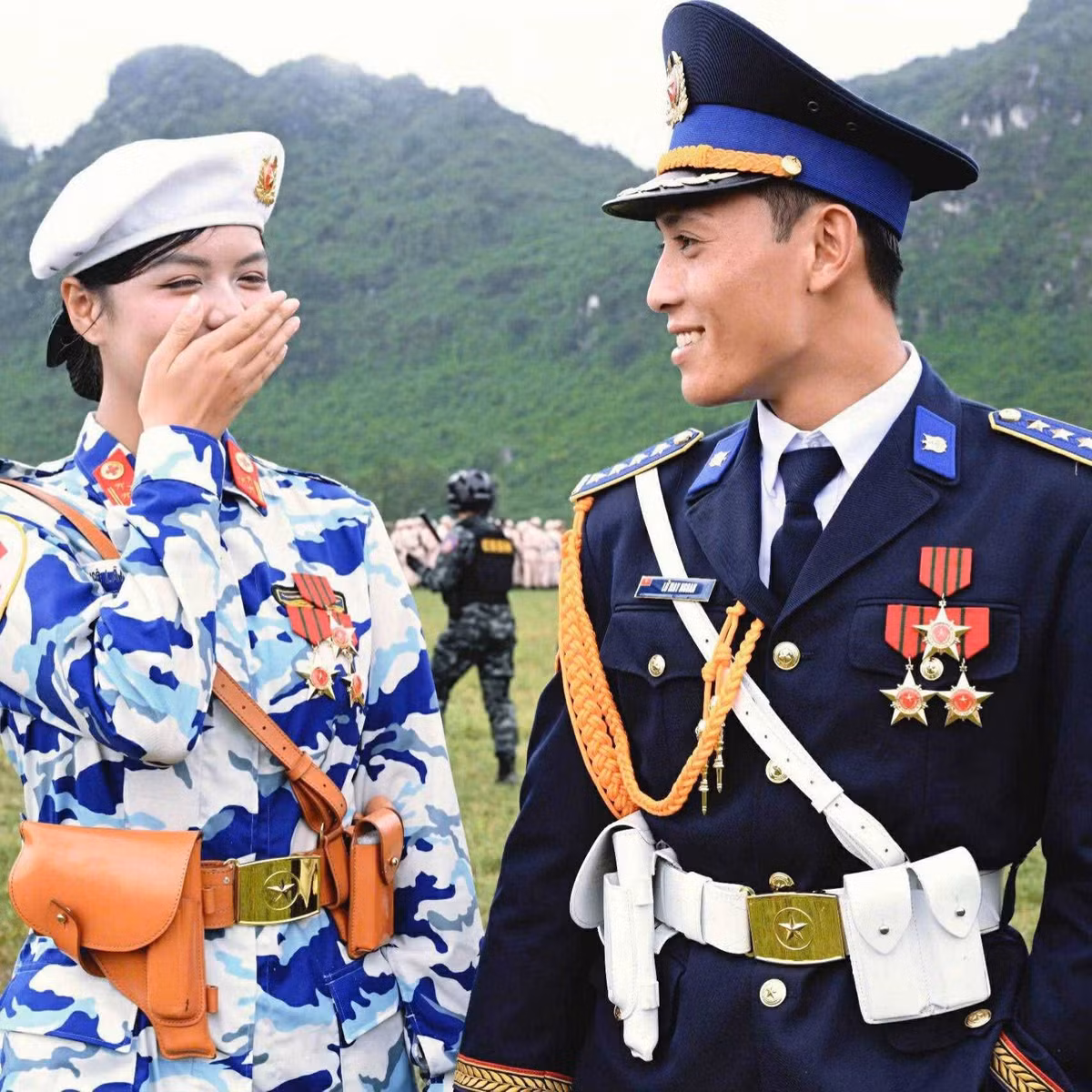 Được biết người yêu Ngô Lâm Phương là chiến sĩ Lữ May Ngoan, sinh năm 2000. Anh chàng là người dân tộc Thái, đến từ Nghệ An và đã tốt nghiệp chuyên ngành Bộ binh tại trường Sĩ quan Lục quân 1. (Ảnh: LMN)