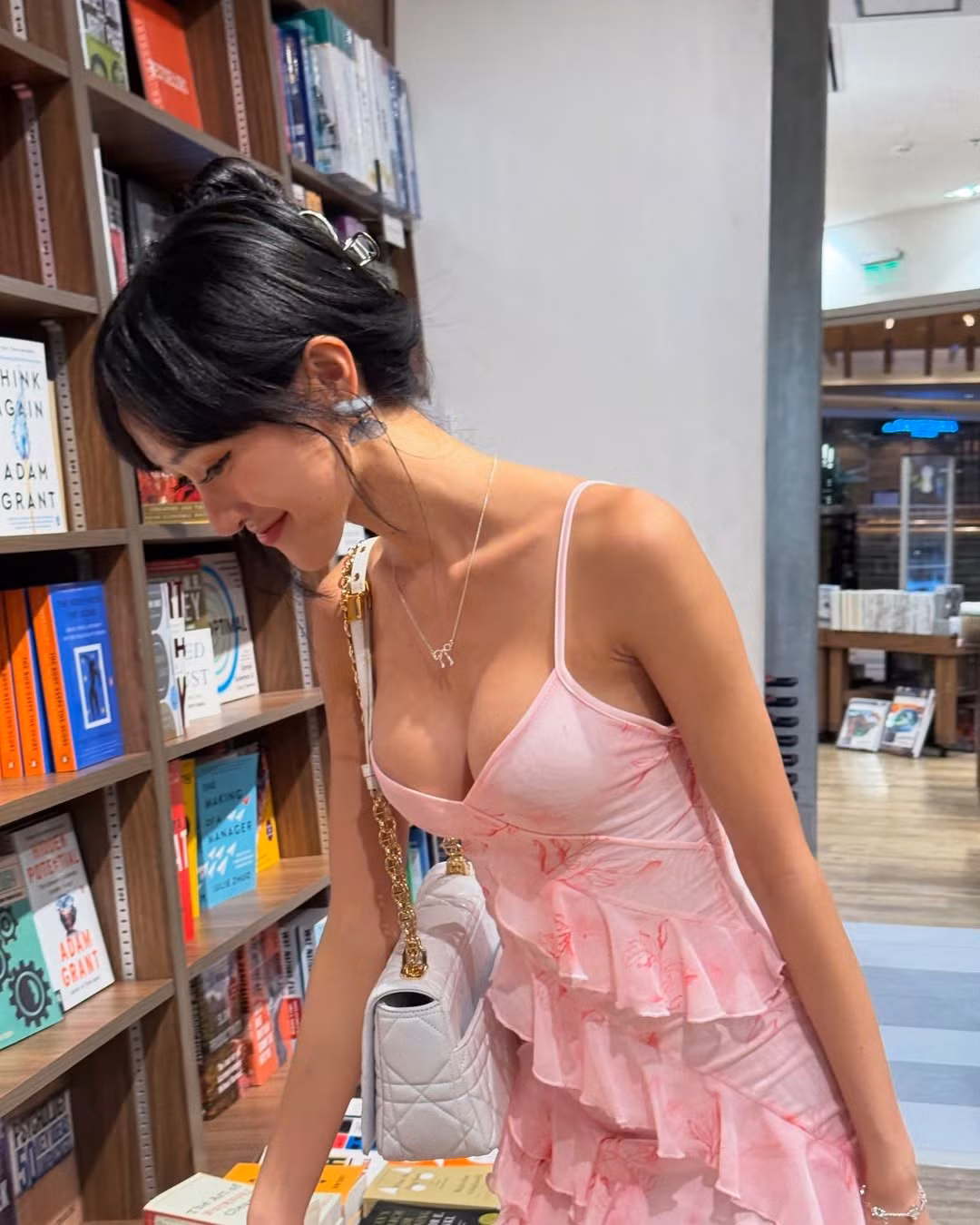 Mặc dù có được diện mạo mới thu hút, quyết định phẫu thuật thẩm mỹ của Clara Đào lại gây ra phản ứng gay gắt từ một bộ phận người hâm mộ, thậm chí khiến cô mất đi hàng triệu người theo dõi trên TikTok. (Ảnh: IGNV)