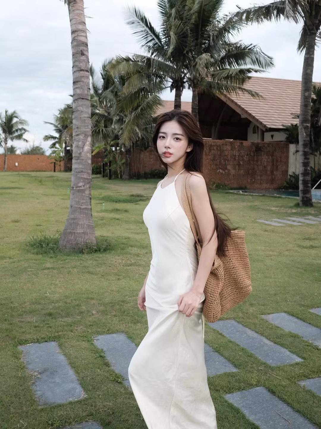 Trải qua nhiều năm kể từ khi nổi tiếng, Phan Thị Minh Hằng đã có những thay đổi đáng kể về ngoại hình và phong cách. (Ảnh: FBNV)