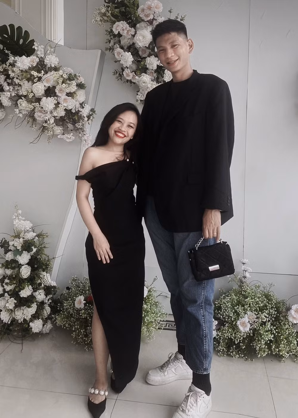 Kênh TikTok chuyên chia sẻ những tình huống bi hài trong cuộc sống thường ngày của “cặp đôi đũa lệch” thu hút sự quan tâm với 9,6 triệu lượt thích và hàng trăm nghìn lượt theo dõi.