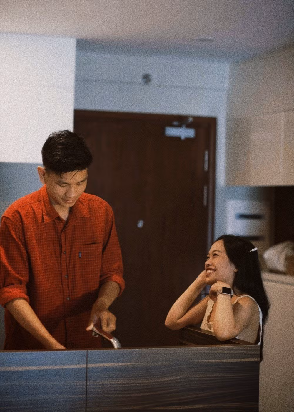 Thấy Hải cao khổng lồ nên Ngọc đặt biệt danh cho Hải là "Anh Mét Chín" ngay từ khi mới quen nhau, đến tận bây giờ khi đã cưới cũng không thay đổi. Về phần Hải thì cứ lâu lâu vui lên lại thay nick name mới cho cô bạn gái tí hon, khi thì là "Cục Sắt", lúc lại sến súa hơn là "Tình Yêu Cuộc Đời Anh".
