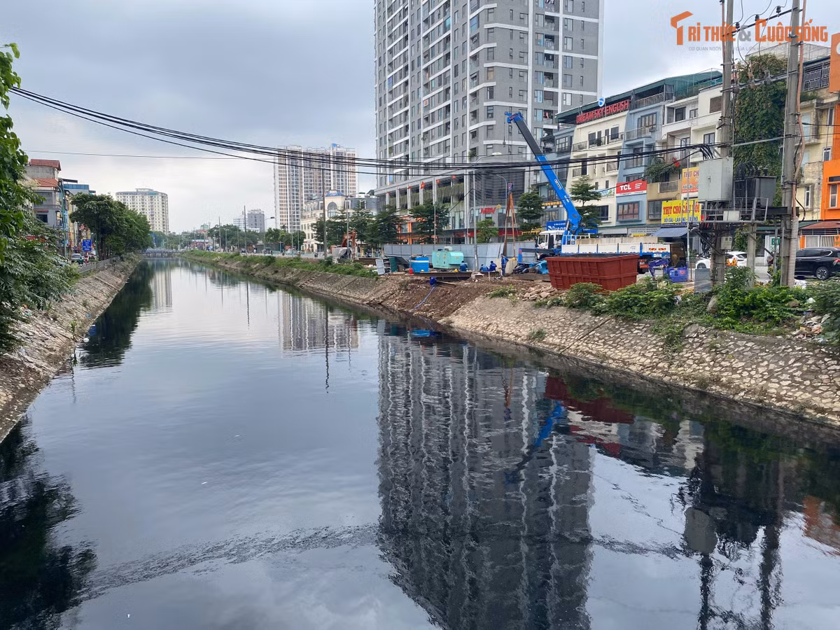 Câu chuyện giải cứu “những dòng sông chết” ở Hà Nội cũng được bàn không ít lần, thế nhưng việc "xanh hóa" những dòng sông này vẫn chưa thực sự hiệu quả. Để khu vực sông Kim Ngưu, sông Lừ hay sông Sét thực sự trở thành không gian đáng sống, cần một cuộc "đại phẫu" về hạ tầng xử lý nước thải và một sự thay đổi quyết liệt trong tư duy ứng xử với môi trường của mỗi người dân.