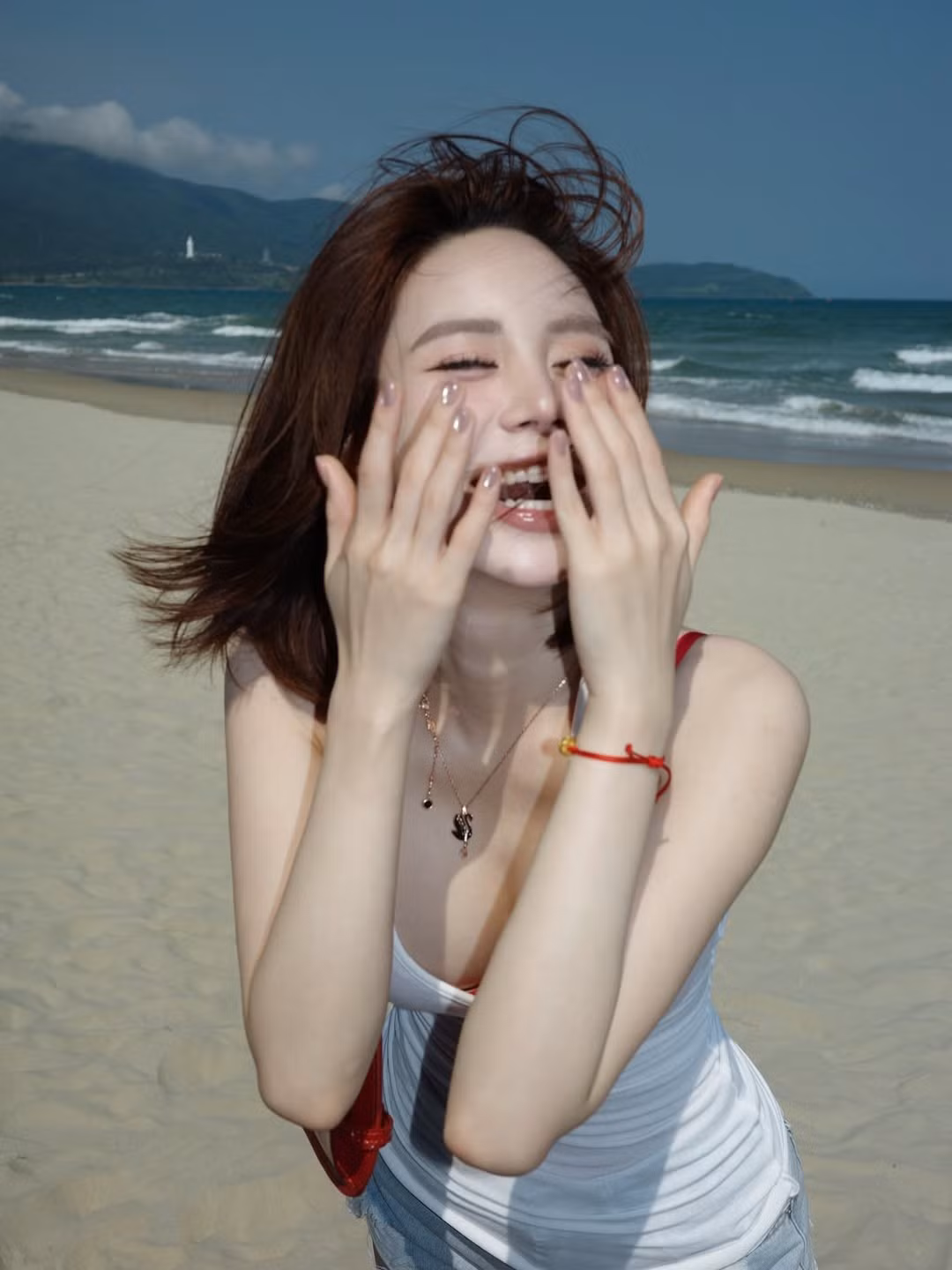 Thúy Quỳnh sở hữu gương mặt sắc sảo với đôi mắt to tròn, sống mũi cao và khuôn miệng xinh xắn. Nhiều người ưu ái gọi cô là "búp bê sống" bởi thần thái cuốn hút, vừa có nét ngây thơ, vừa toát lên sự quyến rũ hiện đại. (Ảnh: IGNV)