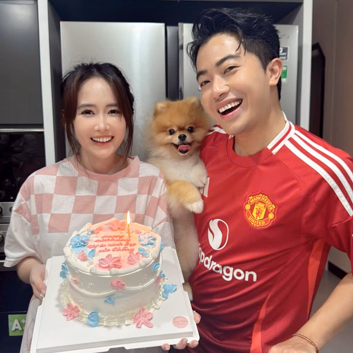Mối tình chị - em của cô nàng với nam streamer đình đám Cris Phan khiến nhiều người ngưỡng mộ.