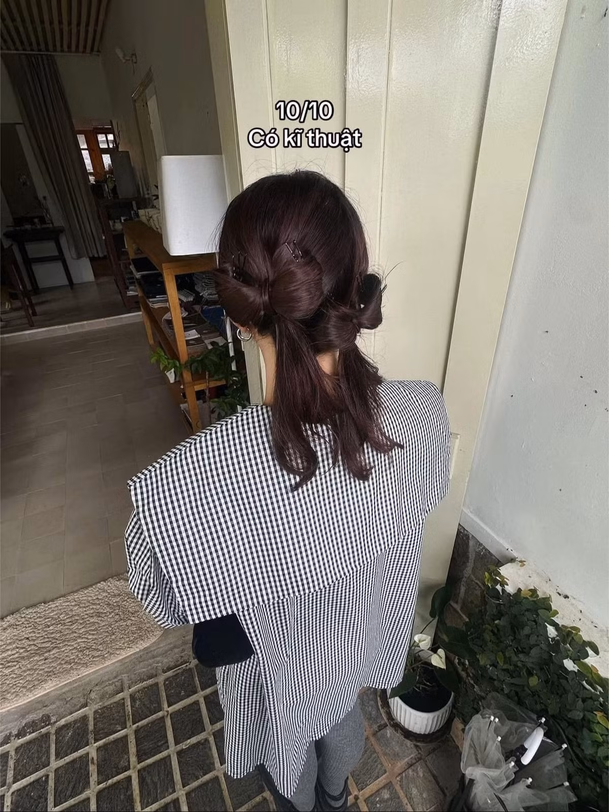 Thậm chí có những kiểu tóc phức tạp và cầu kì đến nỗi nhiều người phải thốt lên chính bản thân mình còn chưa chắc đã có thể làm được.
