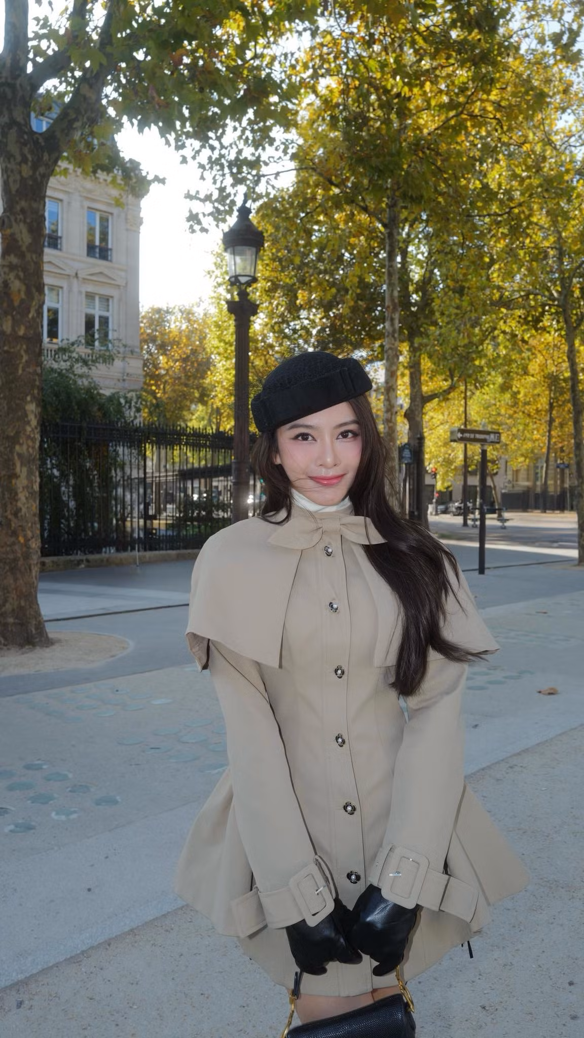 Thời gian qua, cái tên Linh Trương (Trương Diệu Linh) liên tục trở thành tâm điểm chỉ trích và bàn tán trên khắp các nền tảng mạng xã hội. Nàng hot girl sinh năm 2001 vướng vào hàng loạt ồn ào chấn động: từ nghi vấn lộ clip nhạy cảm trên các "web đen", tin đồn "đi tour" xuyên quốc gia, cho đến những lời xì xào về việc có đại gia chống lưng, "cặp kè" với chủ tịch để có cuộc sống sang chảnh. (Ảnh: FB Linh Trương)