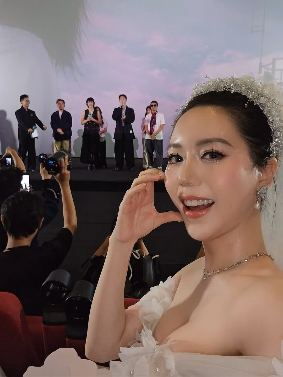 Hiện tại, Hồng Hạnh sở hữu kênh TikTok cá nhấn với hơn 313 nghìn follower, các clip hút hàng triệu view, Facebook cá nhân cũng có tới khoảng 130 nghìn người theo dõi. Cô nàng nổi tiếng với các clip về beauty, travel, lifestyle... trên mạng xã hội. (Ảnh: IG @lehonghanh_0807)