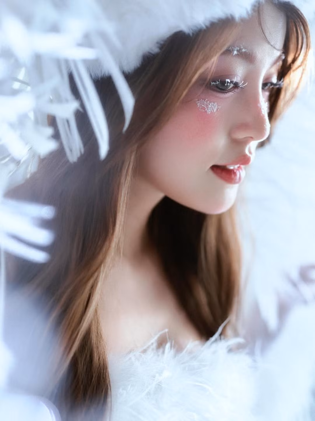 Loạt ảnh mới của cô nàng hot girl Tăng Mỹ Hàn vừa được đăng tải đã ngay lập tức thu hút sự chú ý của cộng đồng mạng. Với nhan sắc trong trẻo cùng gu thẩm mỹ tinh tế, cô nàng đã mang đến một hơi thở mùa đông đầy ngọt ngào và lãng mạn.(Ảnh: IGNV)