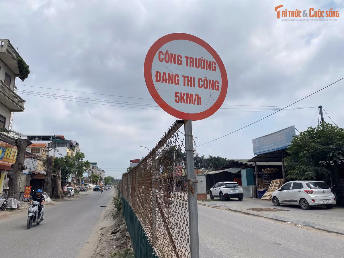 Dự án xây dựng, nâng cấp và mở rộng tuyến đường nối từ phố Tố Hữu đến đường 70 kéo dài (đoạn qua phường Đại Mỗ) chính thức khởi công vào năm 2016.