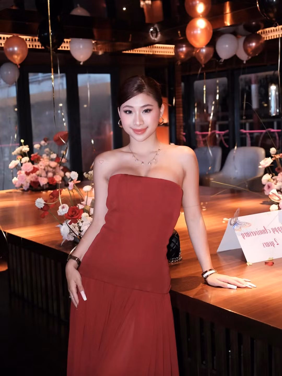 Cách đây vài ngày, Louis Phạm cũng chia sẻ khoảnh khắc ngọt ngào bên bạn trai Việt kiều nhân dịp kỷ niệm 2 năm yêu nhau.