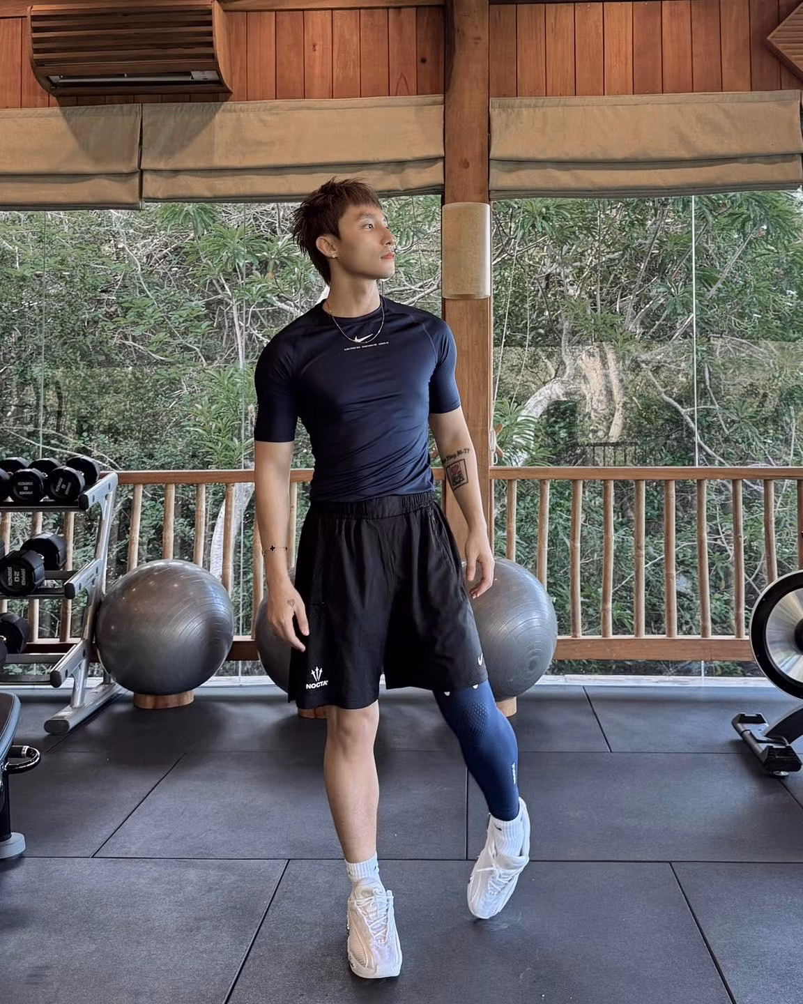 Không còn là hình tượng thư sinh lãng tử quen thuộc, nam ca sĩ đình đám của V-pop xuất hiện với cơ bắp săn chắc, body vạm vỡ.