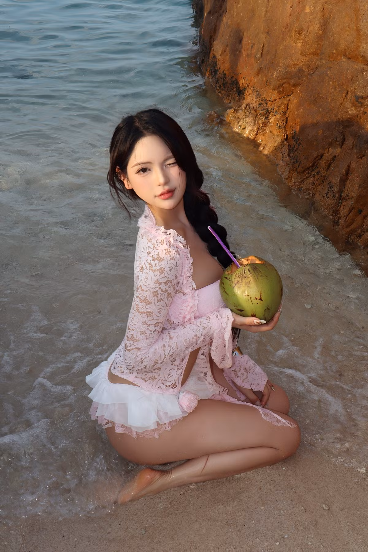 Trang cá nhân của cô nàng hiện có hơn 307.000 người theo dõi trên Instagram và hơn 50.000 người thích trên Facebook. (Ảnh: IGNV)