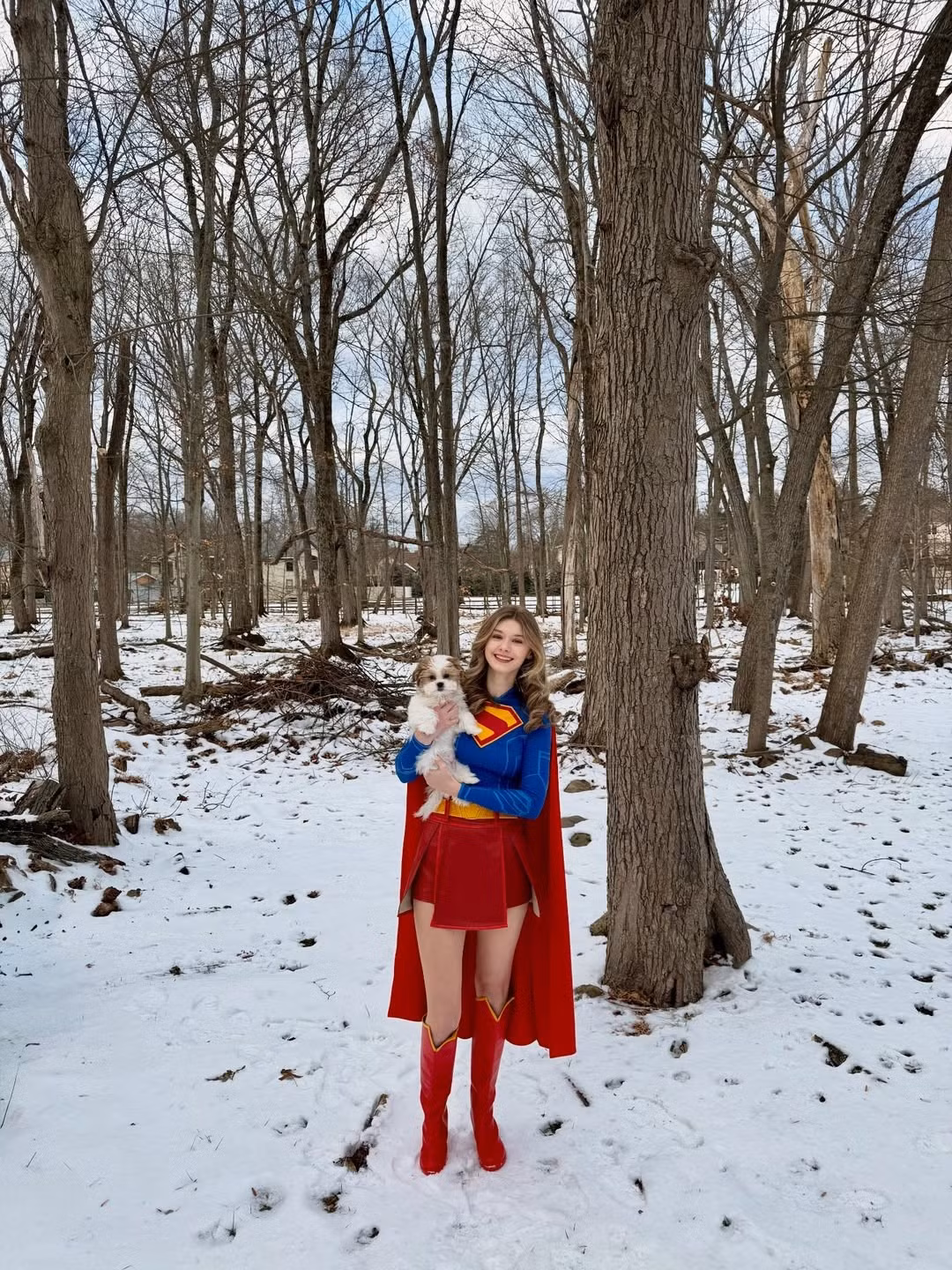 Nhiều bình luận không tiếc lời khen ngợi dành cho cô nàng: "Đây chắc chắn là phiên bản Supergirl xinh đẹp nhất mà tôi từng thấy!", "tôi nguyện được nữ siêu nhận này giải cứu". (Ảnh: IGNV)